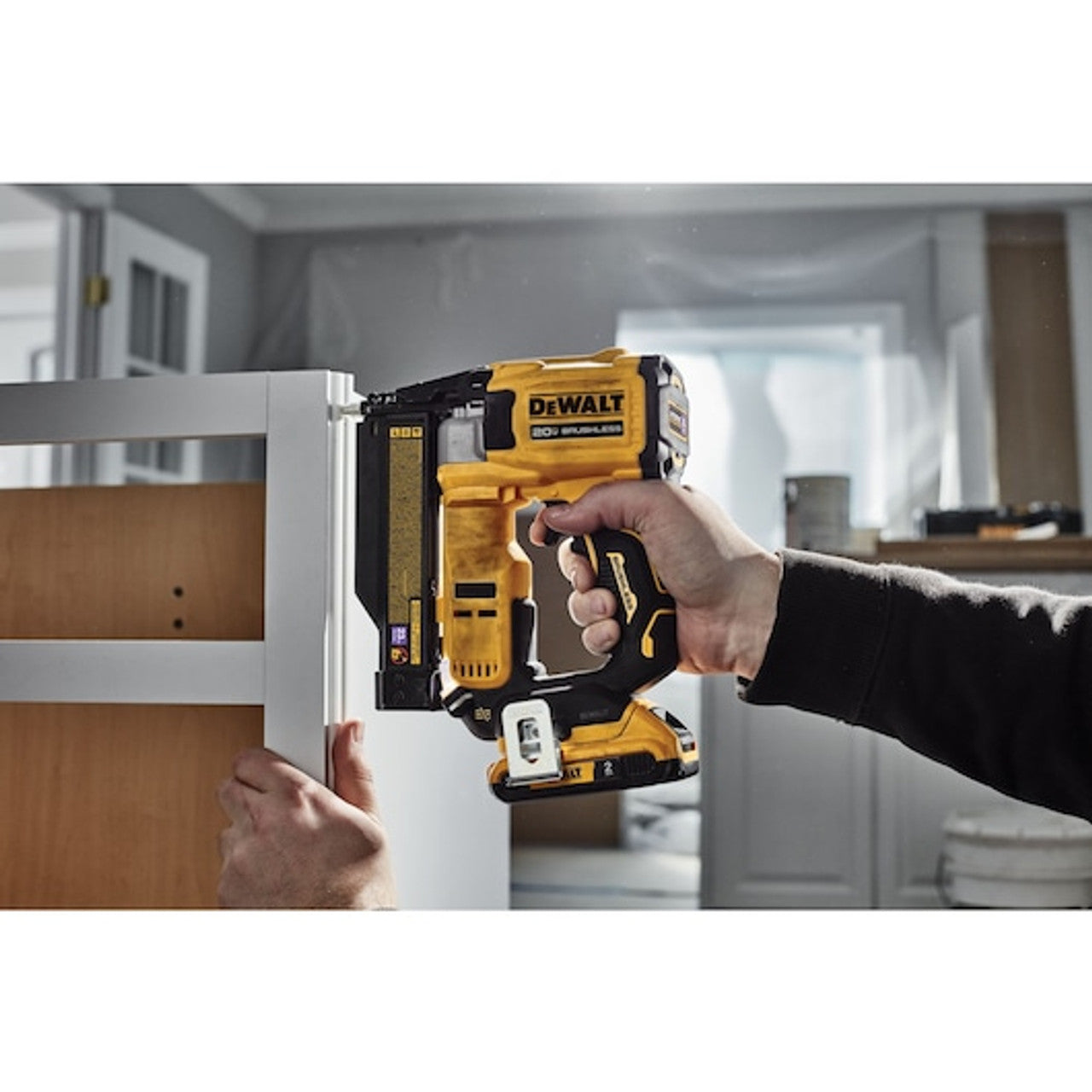 Like New - DEWALT 20-Volt MAX Lithium-Ion Cordless 23-Gauge Pin Nailer Kit with 2.0 Ah Battery Pack and Charger - DCN623D1