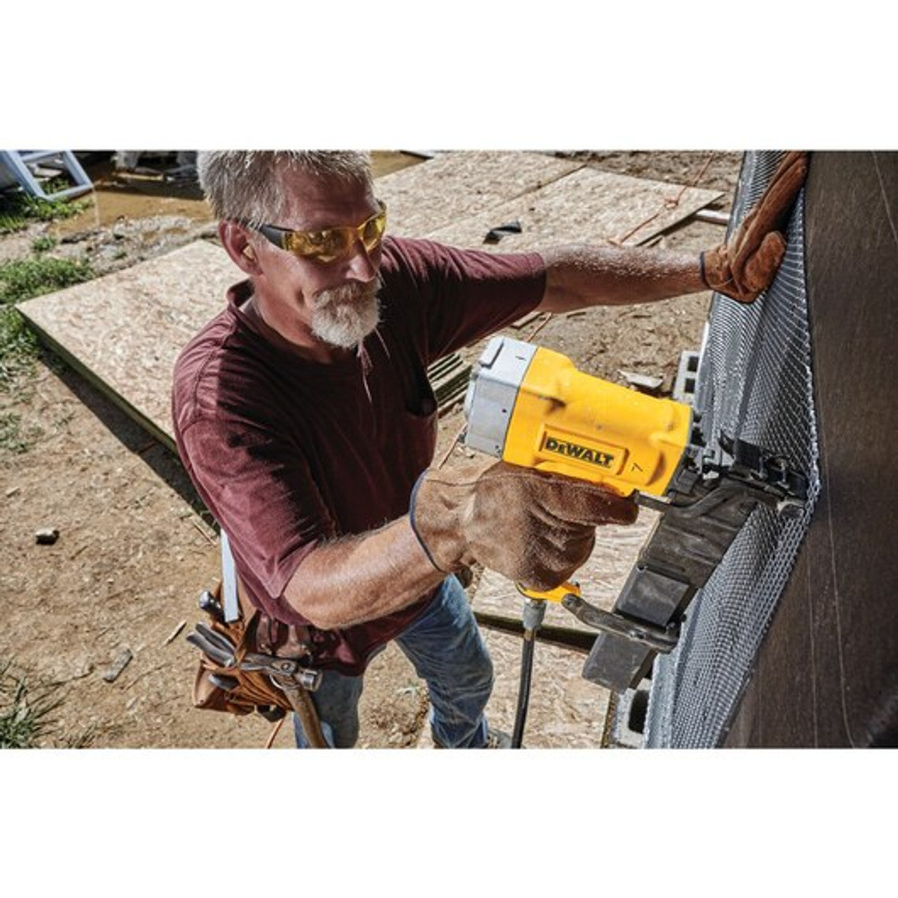 Like New -  DEWALT Pneumatic 16-Gauge 1 in. Crown Lathing Stapler - DW451S2